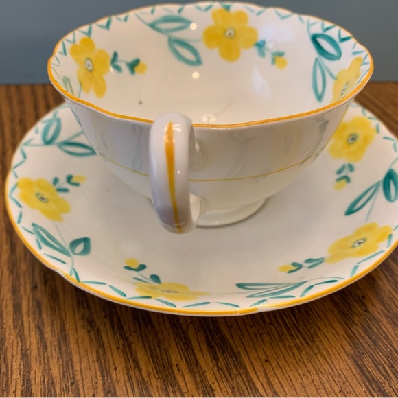 💜💜English Genuine Bone China Charming Yellow Floral Teacup and Saucer Set - Picture 2 of 6